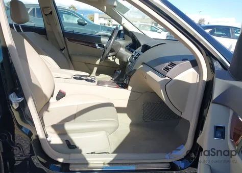 2011 Mercedes-Benz C 300 Sport из США, поврежденный, VIN WDDGF5EB8BR177257